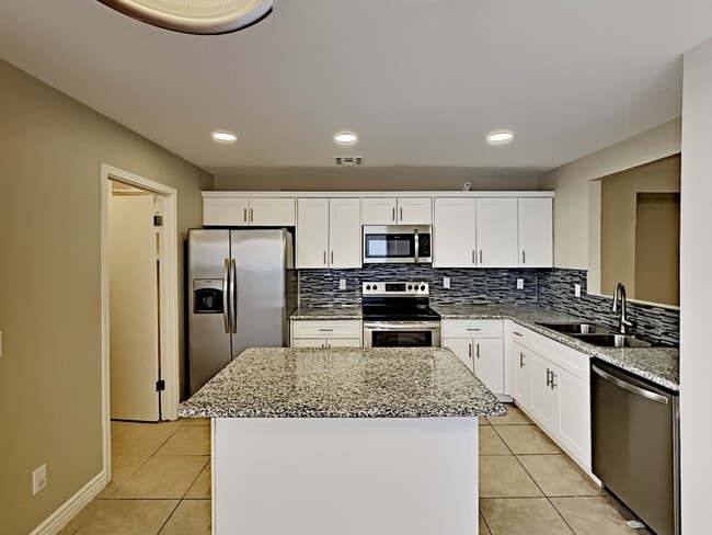 Foto del edificio - 16050 N 135th Dr