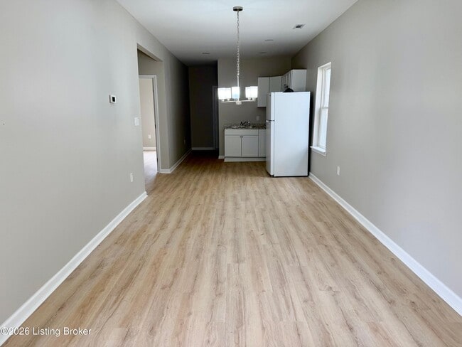 Building Photo - 118 E Collins Ct