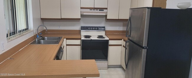 Foto del edificio - 7801 Maplewood Dr