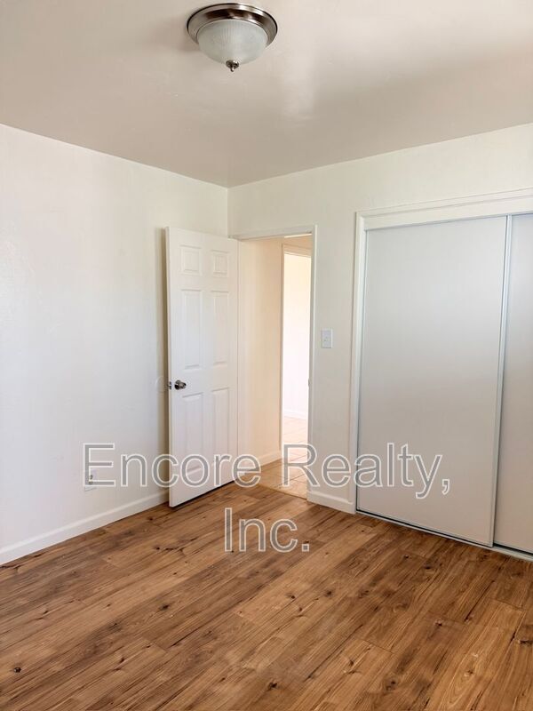 Foto del edificio - 549 McIntosh St