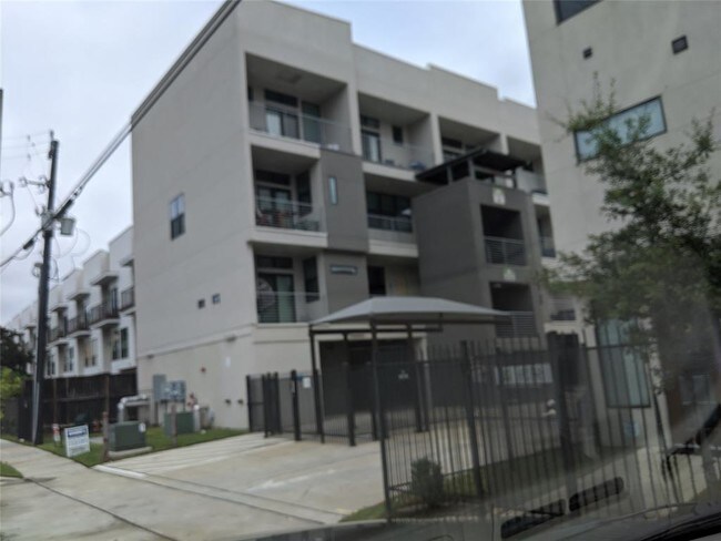 Building Photo - 2401 Crawford St