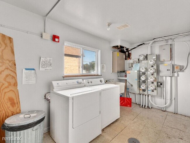 Building Photo - 2 br, 1 bath Condo - 9419 Bay Colony Dr