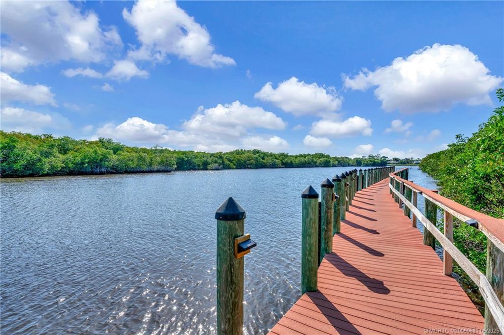 Foto principal - 480 SW South River Dr