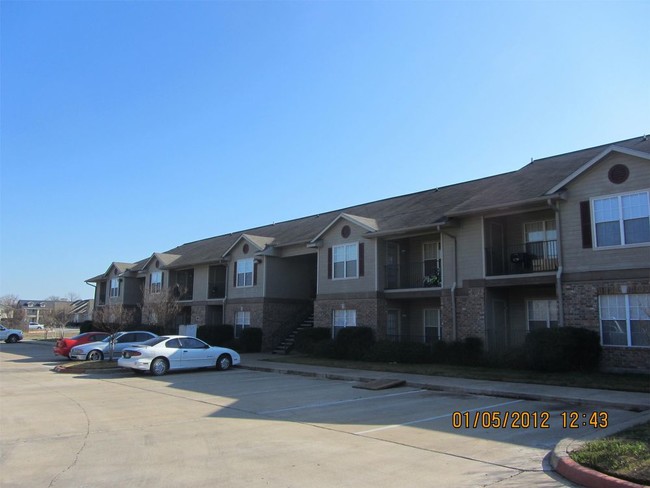 Building Photo - 100 Deacon Dr