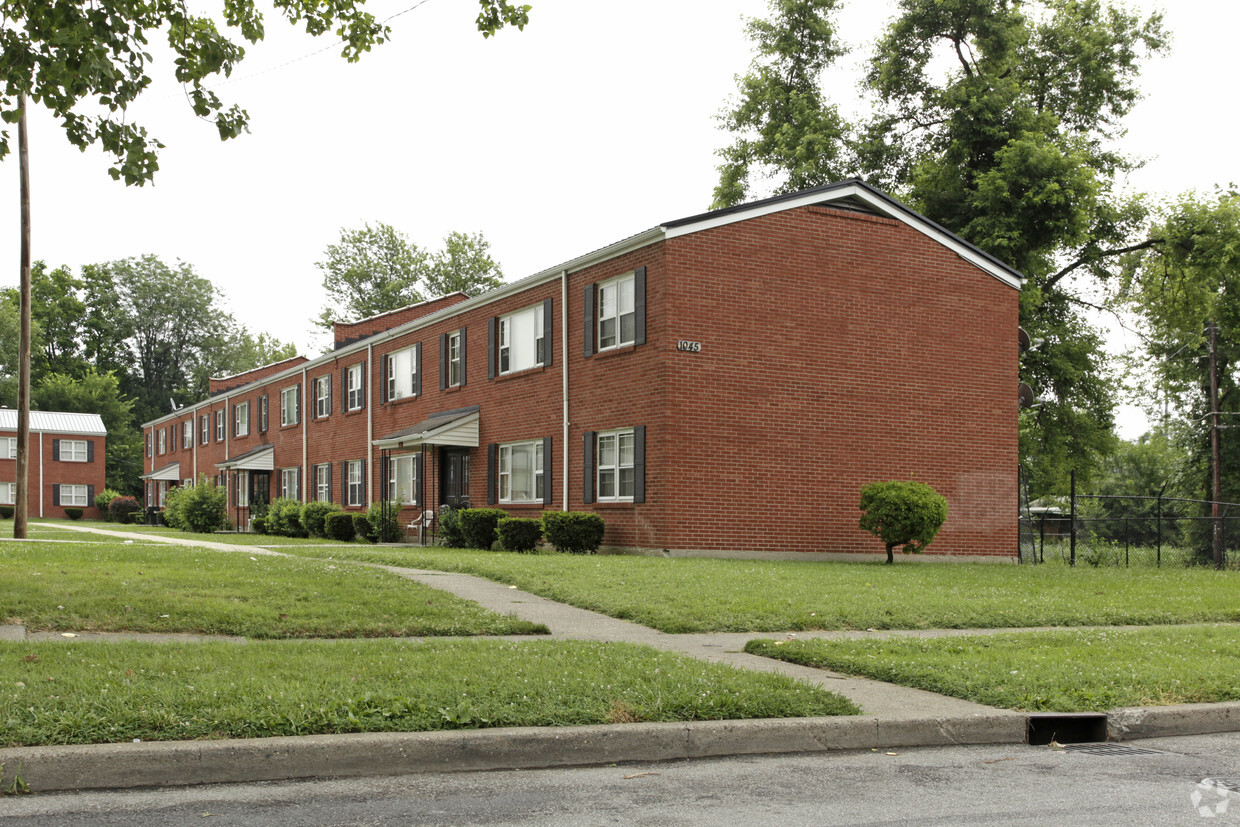 Primary Photo - Grand Avenue Apartments