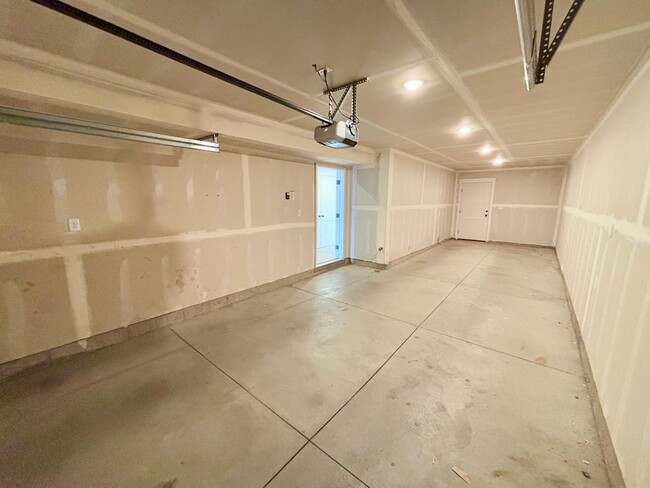 Building Photo - 638 E 360 S