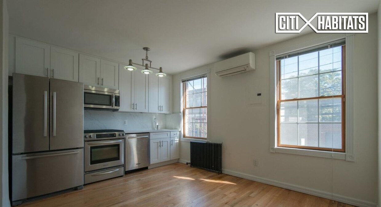 Foto principal - 37-18 Queens Blvd