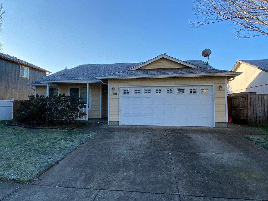 Primary Photo - Well Maintained 3 Bedroom 2 Bath Home in N...