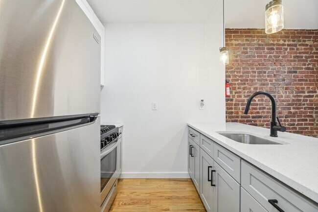 Building Photo - 518 51st St