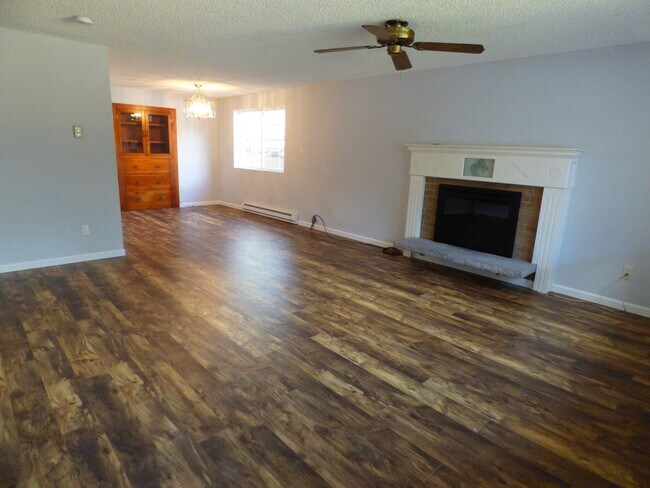 Building Photo - Spacious West Seattle Rambler with Huge Ga...