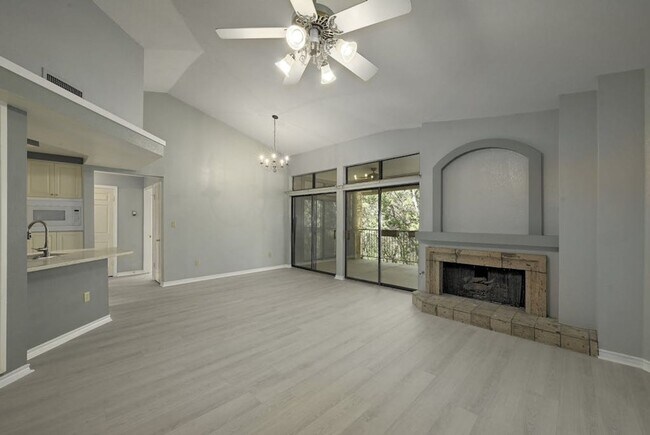 Foto del edificio - Luxury, Open Space Condo with Wooded Views...