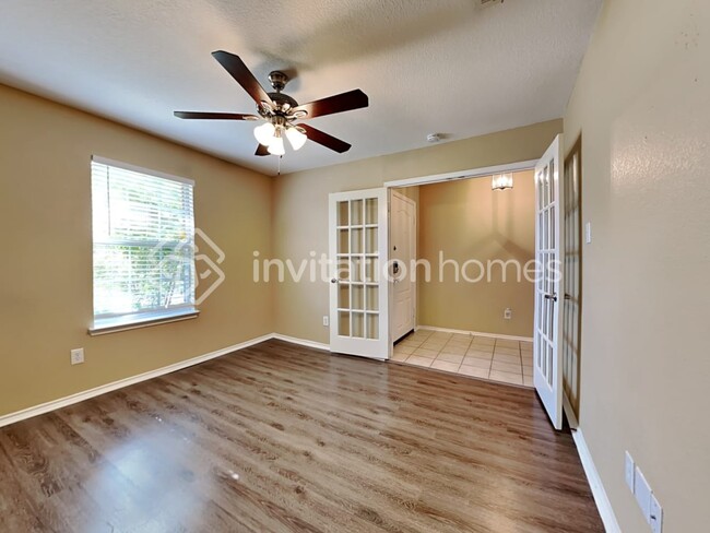 Building Photo - 706 Mission Ln