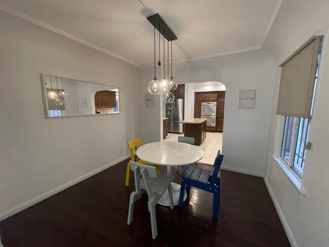 Dining room - 432 N Gardner St