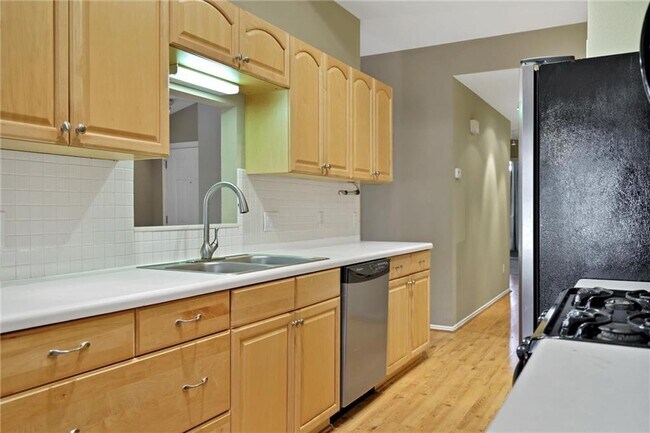 Building Photo - 3113 Sauls Dr
