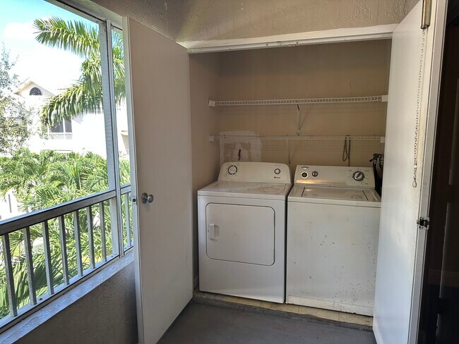 Foto del edificio - 2850 N Oakland Forest Dr