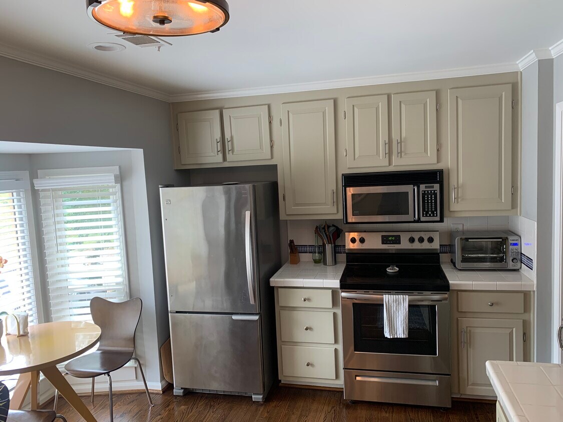 Primary Photo - 515 Towergate Pl