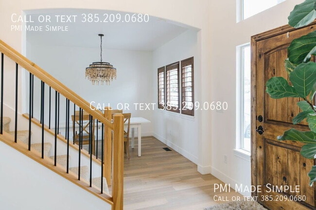 Building Photo - Gorgeous Home with incredible views!