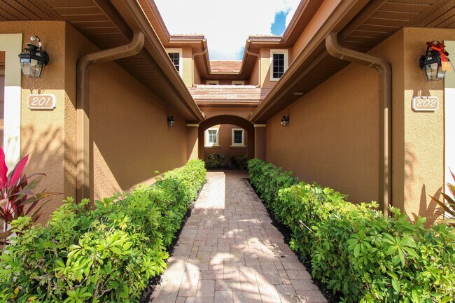 Building Photo - ***SEASONAL OR ANNUAL***FULLY FURNISHED***PLAYERS CLUB AVAILABLE** GATED COMMUNITY***