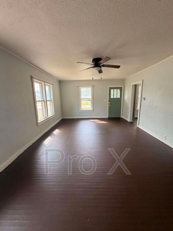 Foto del edificio - 1306 Cherry Rd