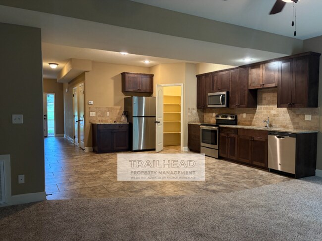 Foto del edificio - Northland Living at Its Best | 3 Bed • 2 Bath • 1,500 Sq Ft