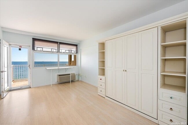 Foto del edificio - 250 Shore Rd