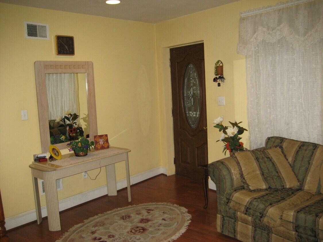 Primary Photo - 1507 Gales St NE