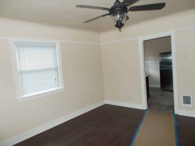 Building Photo - Squire Park/Cherry Hill 2 Bedroom, 1 Bath ...