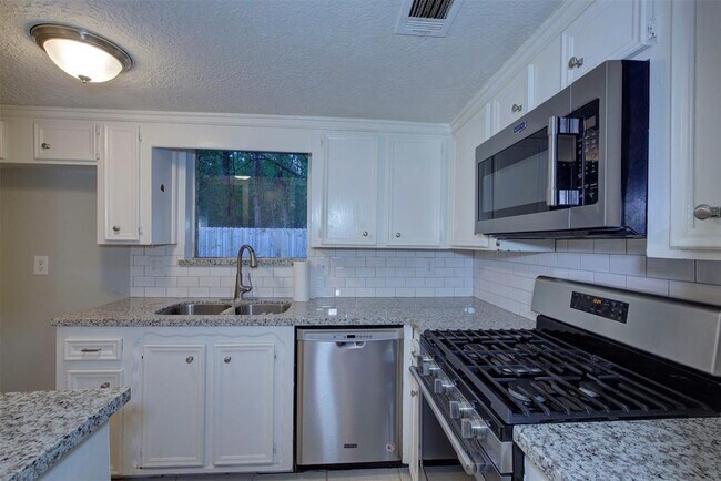 Foto del edificio - 9943 Valley Lake Dr