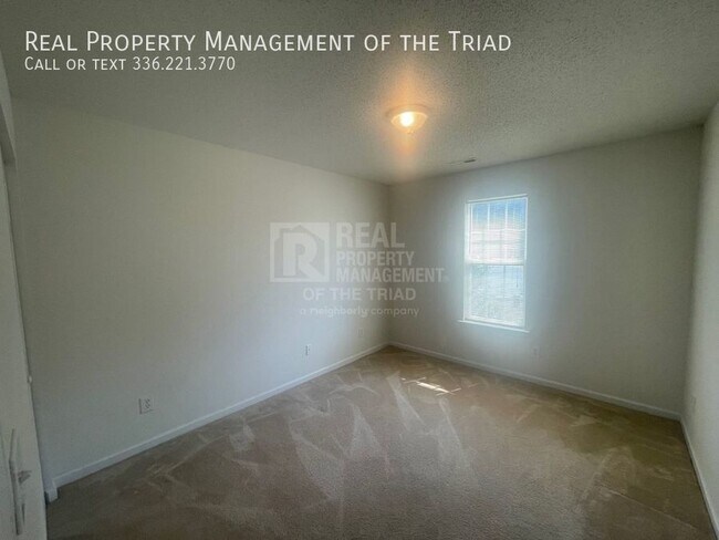 Foto del edificio - Amazing Single-Level 2bd/2ba Duplex Unit A...