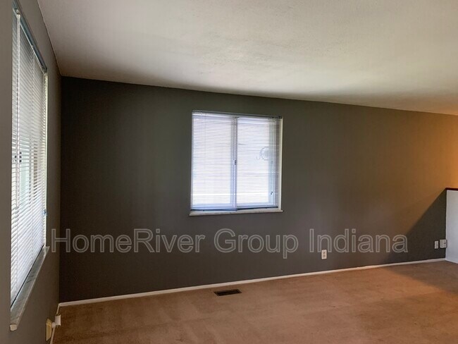 Building Photo - 9409 Granville Pl