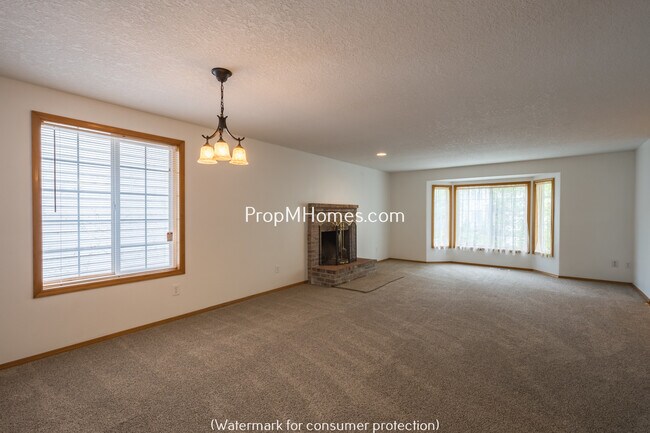 Building Photo - Single Level -Charming Home Located in the...