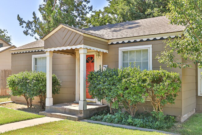 Building Photo - 2517 33rd St