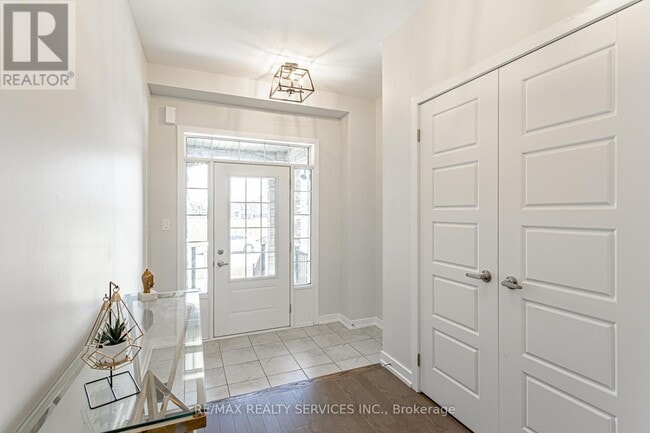 Building Photo - 52 LUMB Dr