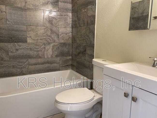 Foto del edificio - 946 W Ocean View Ave