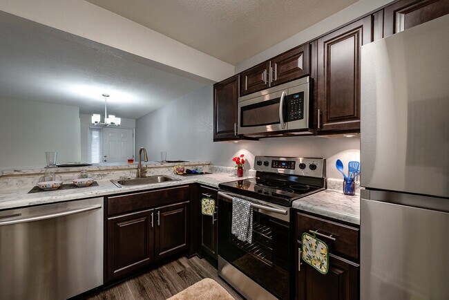 Foto del edificio - Devon Pointe Apartments and Townhomes