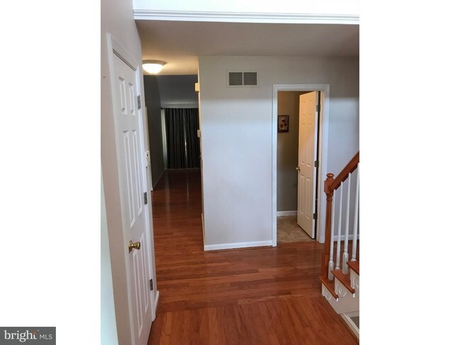 Building Photo - 203 Stone Gate Way