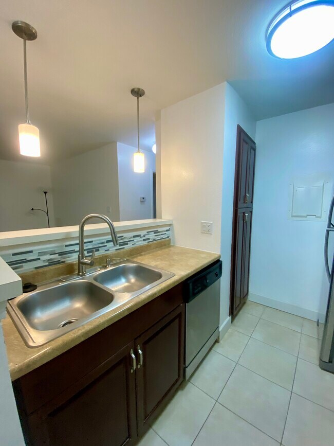 Foto del edificio - 1400 Gandy Blvd N