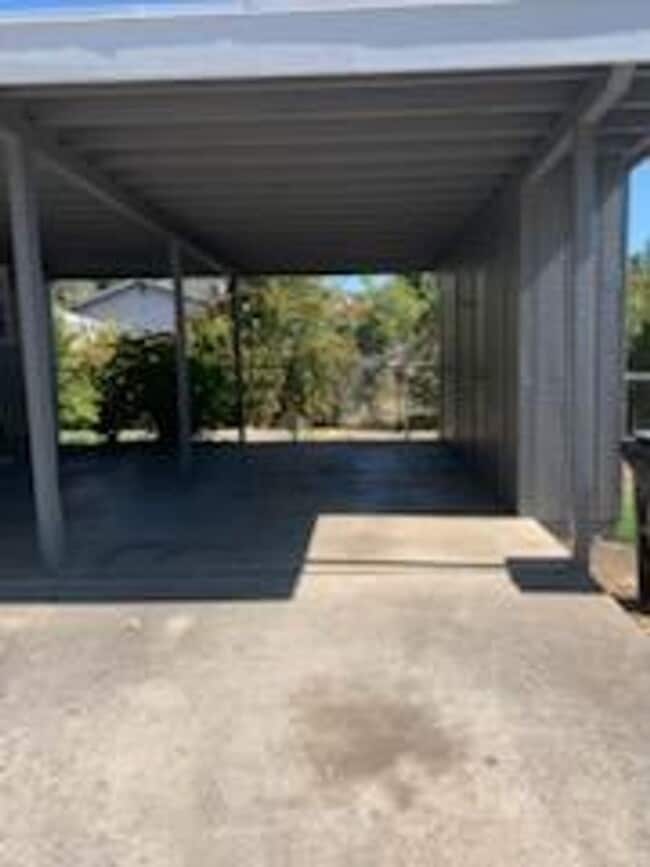 Building Photo - 4268-3t - 465/467 NE Baker