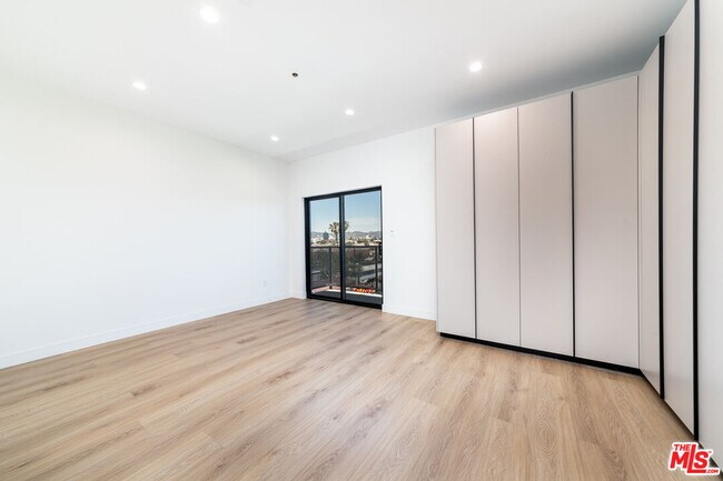 Foto del edificio - 4615 St Charles Pl