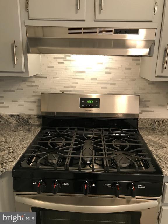 Foto del edificio - 6113 Hilltop Dr