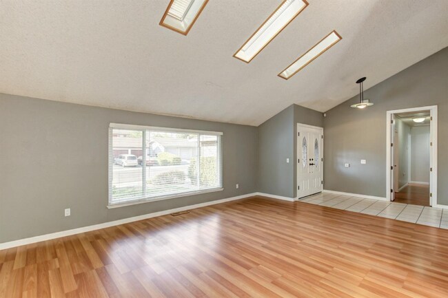 Foto del edificio - 1615 Oakview Dr