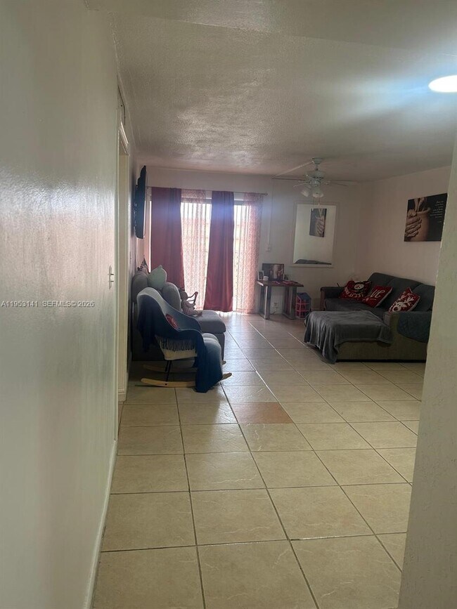 Foto del edificio - 1910 W 56th St