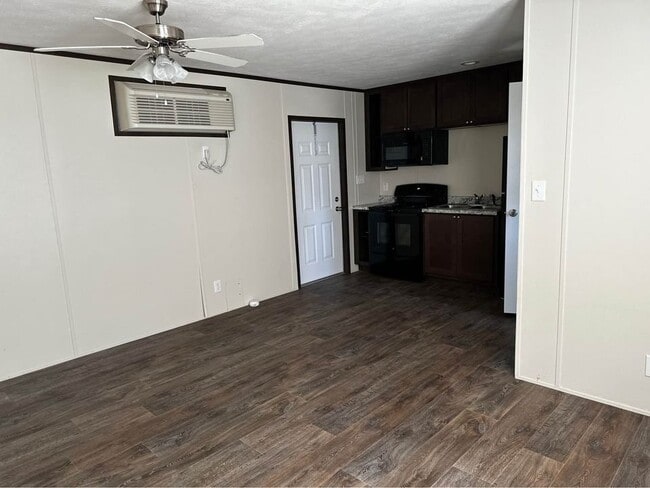 Building Photo - 1001 Co Rd 773