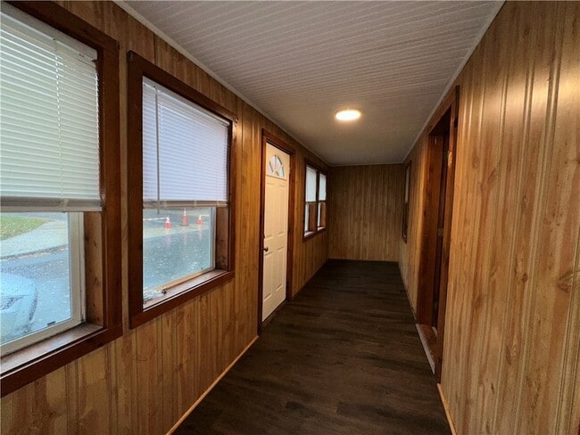 Building Photo - 177 Boyden St