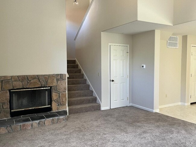 Building Photo - 12 Monterey Ct