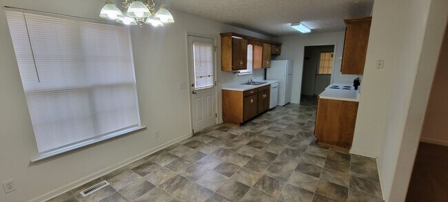 Building Photo - 56 Jenni Ct  3 Bedroom 2 Bath home in Oxfo...