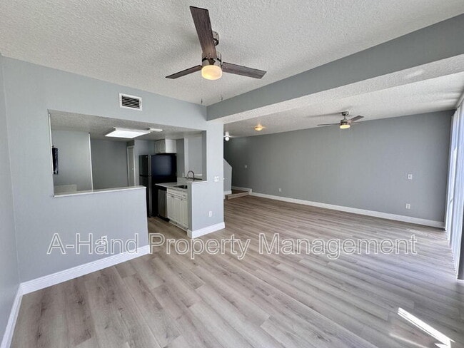 Building Photo - 2623 Fan Palm Dr