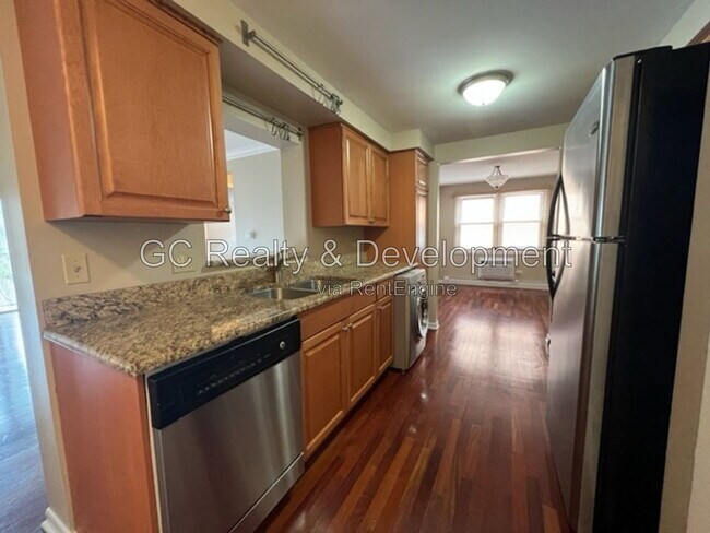 Foto del edificio - 1247 E Washington St