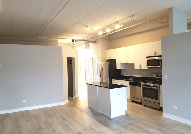 Foto del edificio - 740 W Fulton St