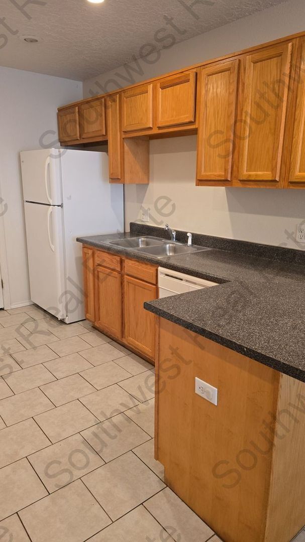 Building Photo - Modern 2 Bed 2 Bath apartment